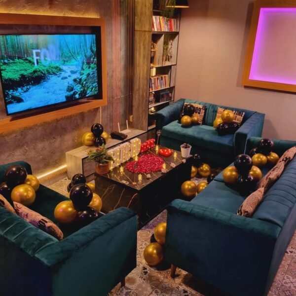 The Green Lounge - Image 2